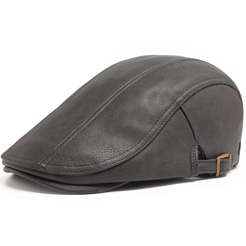 Boina masculina inglesa de couro Raffenzi RZ099 oferece estilo sofisticado, conforto e versatilidade para compor visuais modernos e elegantes.