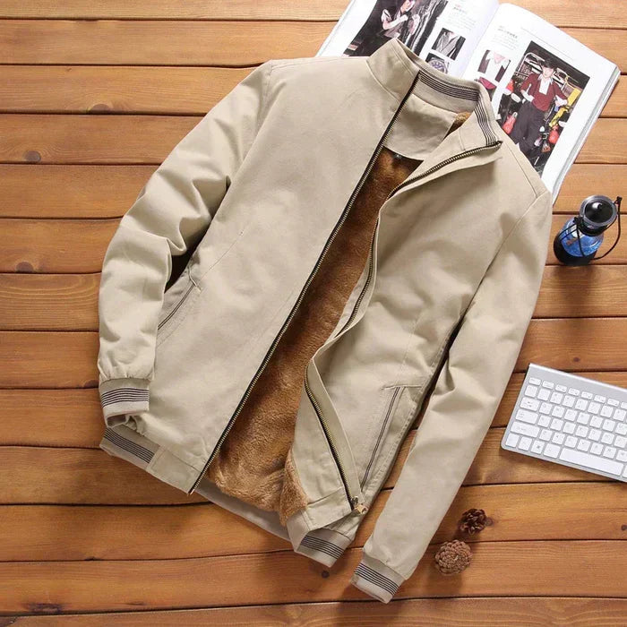 Jaqueta Bomber Masculina Raffenzi RZ088 com design moderno, confortável e versátil para compor looks estilosos e práticos no cotidiano.