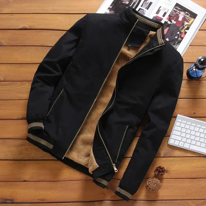 Jaqueta Bomber Masculina Raffenzi RZ088 com design moderno, confortável e versátil para compor looks estilosos e práticos no cotidiano.