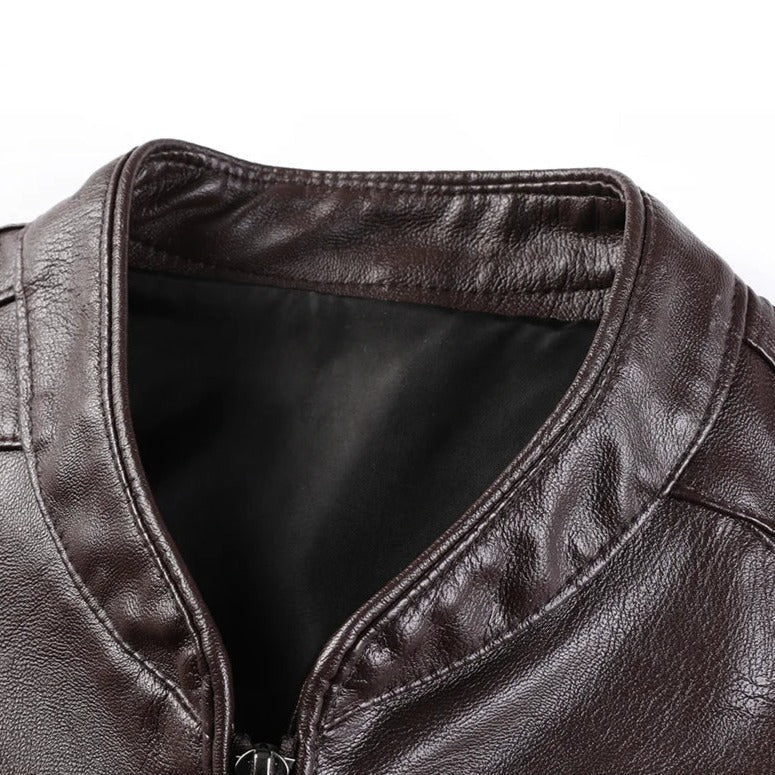 Jaqueta de couro masculina Raffenzi RZ090 sofisticada, resistente e versátil, ideal para quem busca elegância e conforto em qualquer ocasião.
