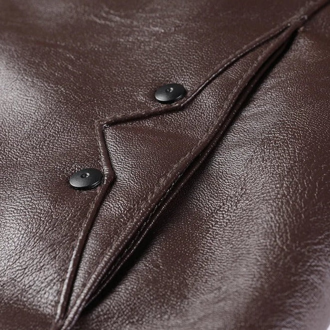 Jaqueta de couro masculina Raffenzi RZ090 sofisticada, resistente e versátil, ideal para quem busca elegância e conforto em qualquer ocasião.