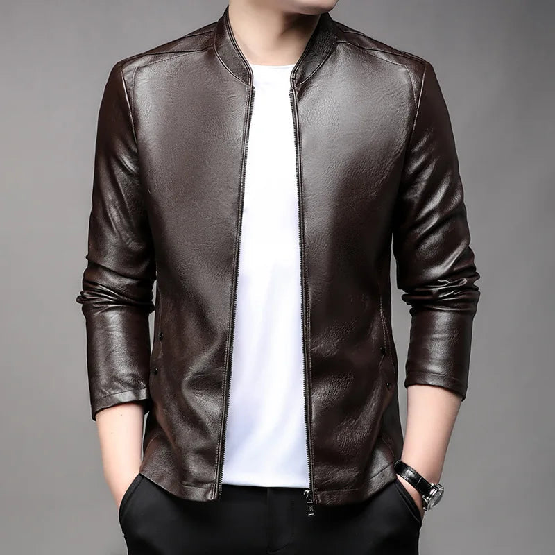 Jaqueta de couro masculina Raffenzi RZ090 sofisticada, resistente e versátil, ideal para quem busca elegância e conforto em qualquer ocasião.