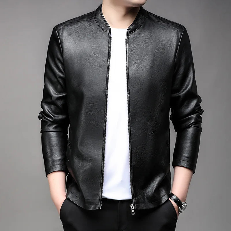 Jaqueta de couro masculina Raffenzi RZ090 sofisticada, resistente e versátil, ideal para quem busca elegância e conforto em qualquer ocasião.