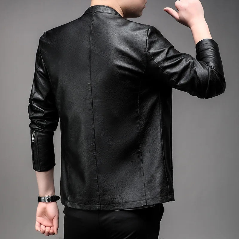 Jaqueta de couro masculina Raffenzi RZ090 sofisticada, resistente e versátil, ideal para quem busca elegância e conforto em qualquer ocasião.