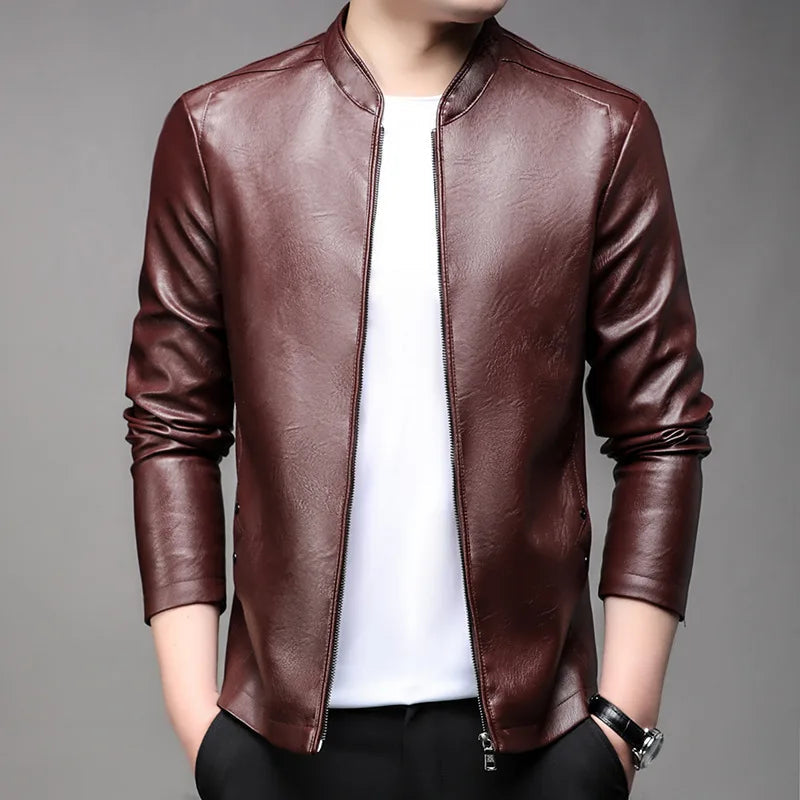 Jaqueta de couro masculina Raffenzi RZ090 sofisticada, resistente e versátil, ideal para quem busca elegância e conforto em qualquer ocasião.