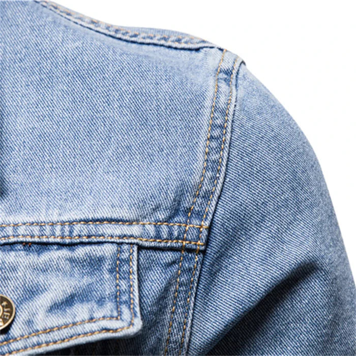 Jaqueta jeans masculina Raffenzi RZ055 com design clássico, acabamento refinado e modelagem ajustada para looks estilosos e sofisticados