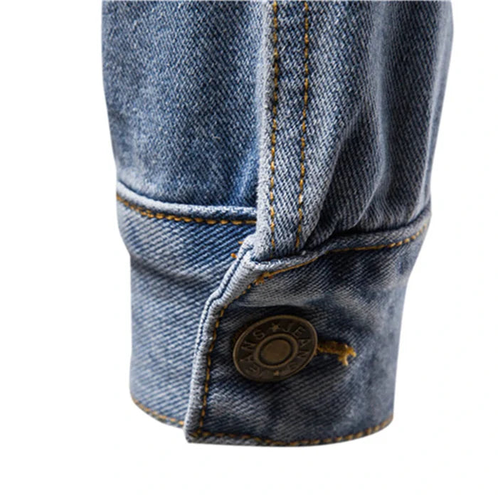 Jaqueta jeans masculina Raffenzi RZ055 com design clássico, acabamento refinado e modelagem ajustada para looks estilosos e sofisticados