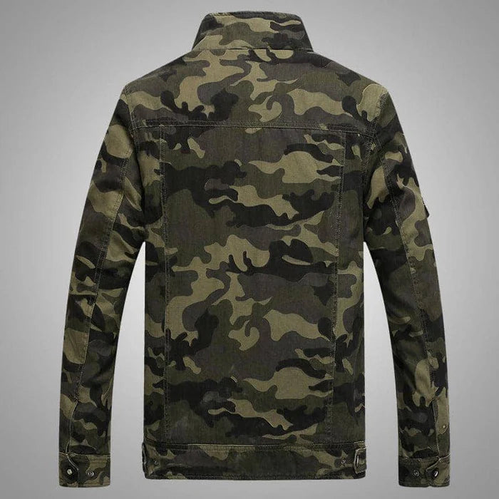 Jaqueta masculina camuflada Raffenzi RZ071, com forro térmico e design moderno para proteção e estilo em dias frios.