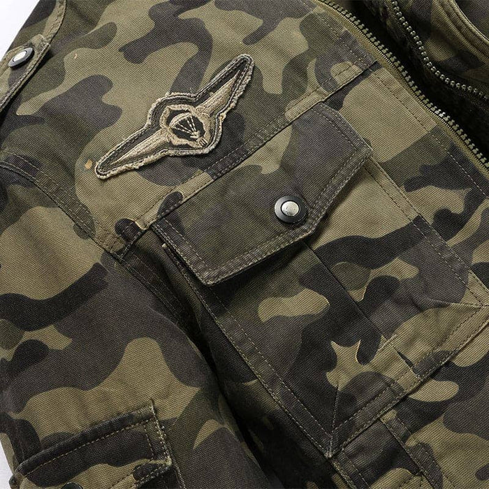 Jaqueta masculina camuflada Raffenzi RZ071, com forro térmico e design moderno para proteção e estilo em dias frios.