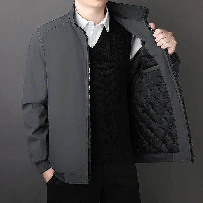 Jaqueta Masculina Raffenzi RZ028 com isolamento térmico, conforto e durabilidade para composições casuais e sofisticadas