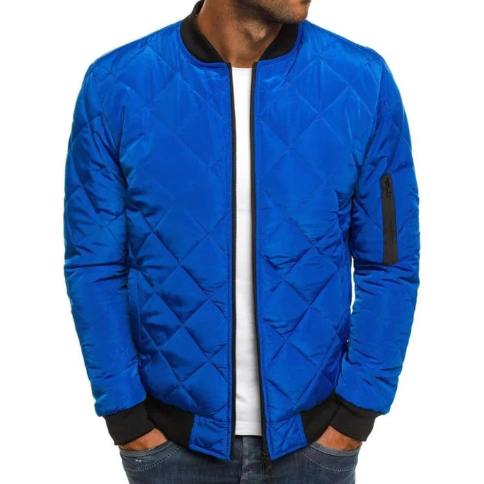 Jaqueta masculina Raffenzi RZ033 forrada, com design sofisticado, ideal para garantir conforto e estilo nos dias frios de inverno.