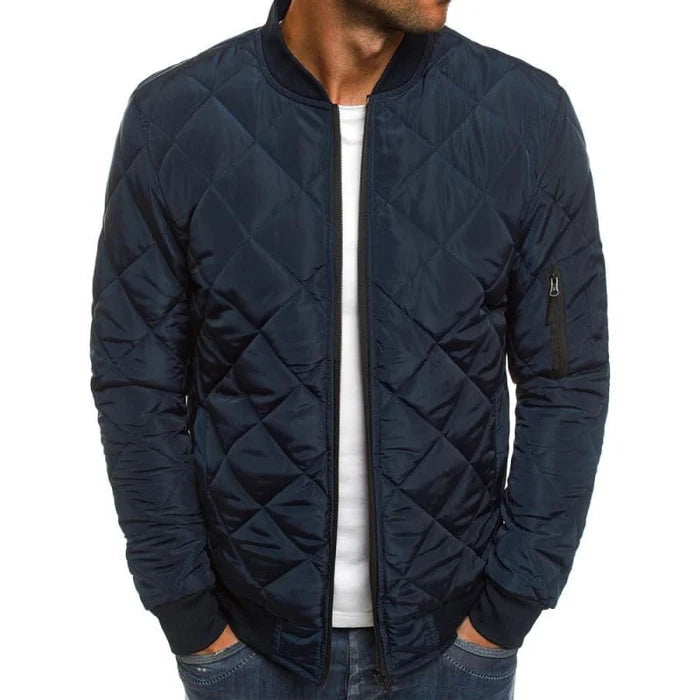 Jaqueta masculina Raffenzi RZ033 forrada, com design sofisticado, ideal para garantir conforto e estilo nos dias frios de inverno.