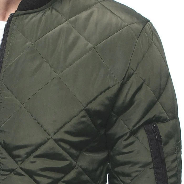 Jaqueta masculina Raffenzi RZ033 forrada, com design sofisticado, ideal para garantir conforto e estilo nos dias frios de inverno.