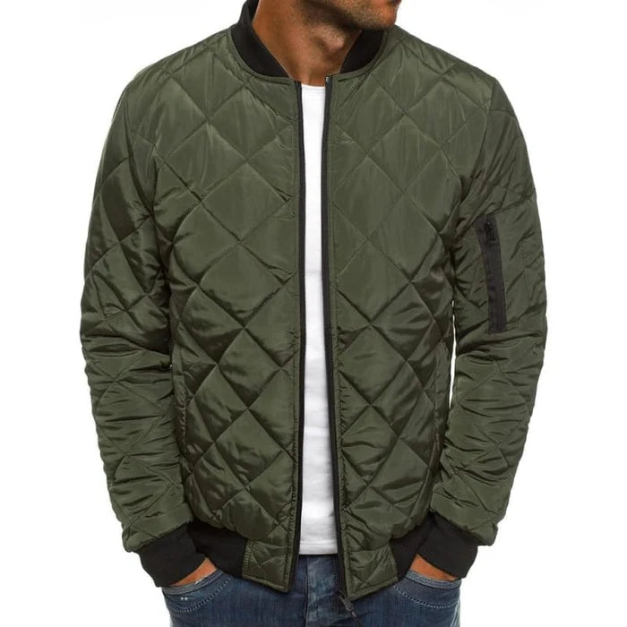 Jaqueta masculina Raffenzi RZ033 forrada, com design sofisticado, ideal para garantir conforto e estilo nos dias frios de inverno.
