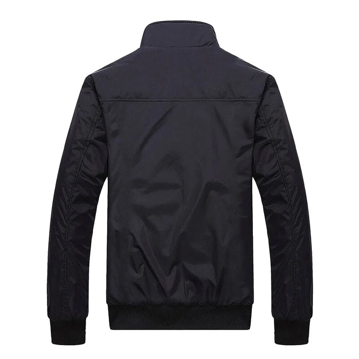 Jaqueta masculina Raffenzi RZ031 em algodão, modelagem estruturada e zíper, ideal para quem valoriza estilo, conforto e versatilidade no visual.