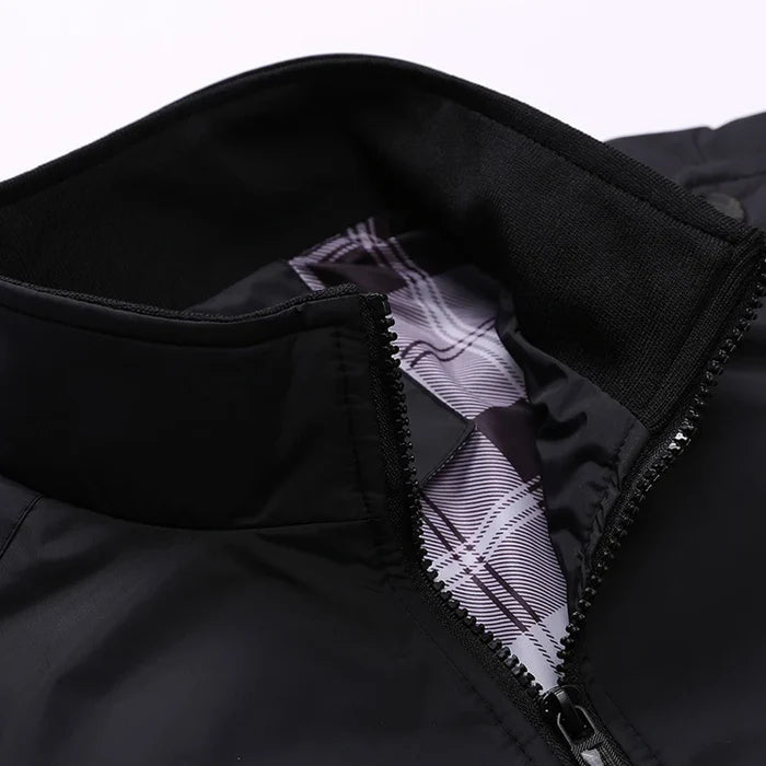 Jaqueta masculina Raffenzi RZ031 em algodão, modelagem estruturada e zíper, ideal para quem valoriza estilo, conforto e versatilidade no visual.