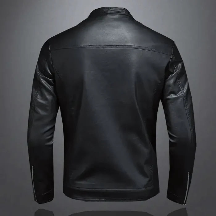Jaqueta masculina em couro Raffenzi RZ037 com design urbano e sofisticado, perfeita para compor looks estilosos e modernos em diversas ocasiões.