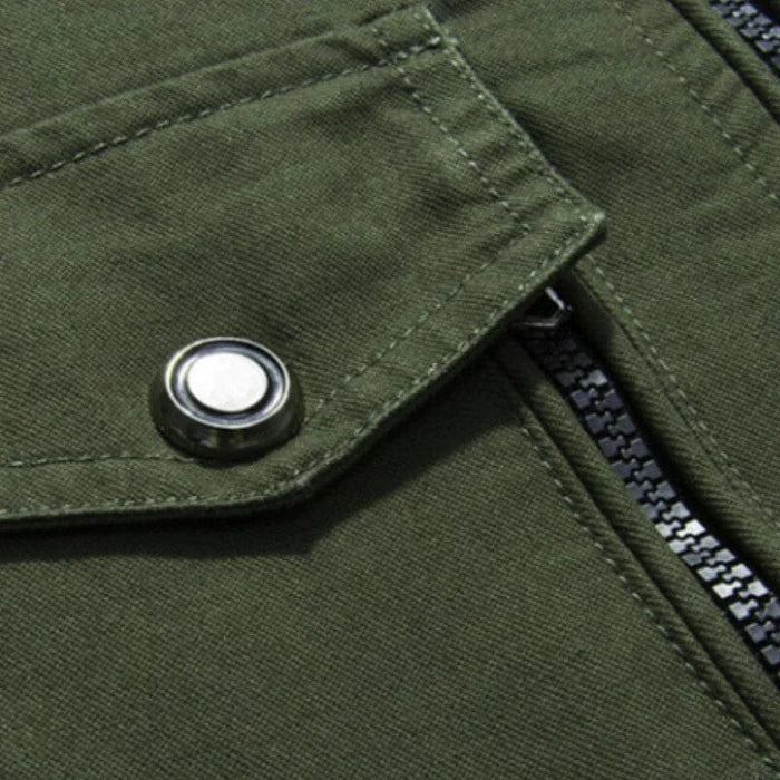 Jaqueta Masculina Raffenzi RZ026 com design sofisticado, fechamento em zíper, detalhes refinados e conforto térmico para um visual moderno.