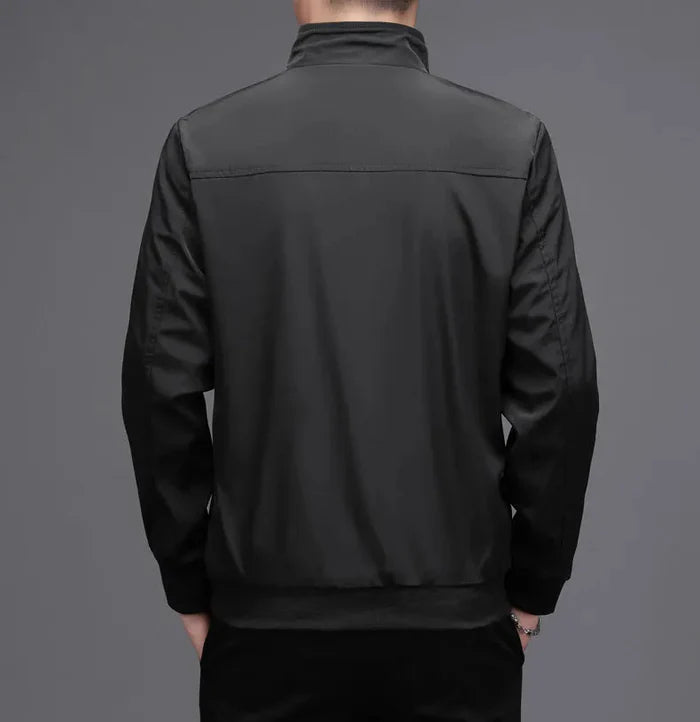 Jaqueta Masculina Raffenzi RZ042 oferece proteção térmica, conforto e estilo moderno, perfeita para homens que buscam elegância e funcionalidade.