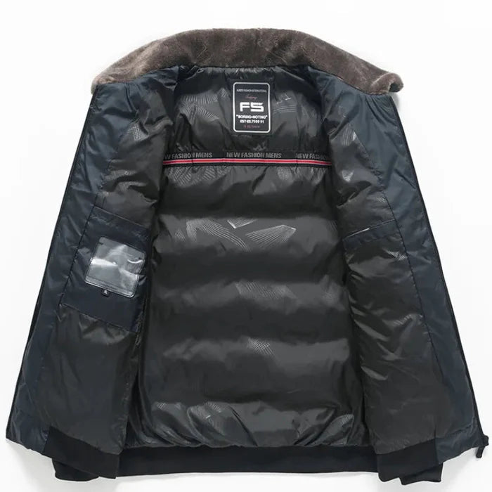 Jaqueta masculina Raffenzi RZ050 com enchimento em algodão, modelagem estruturada e isolamento térmico para dias frios.