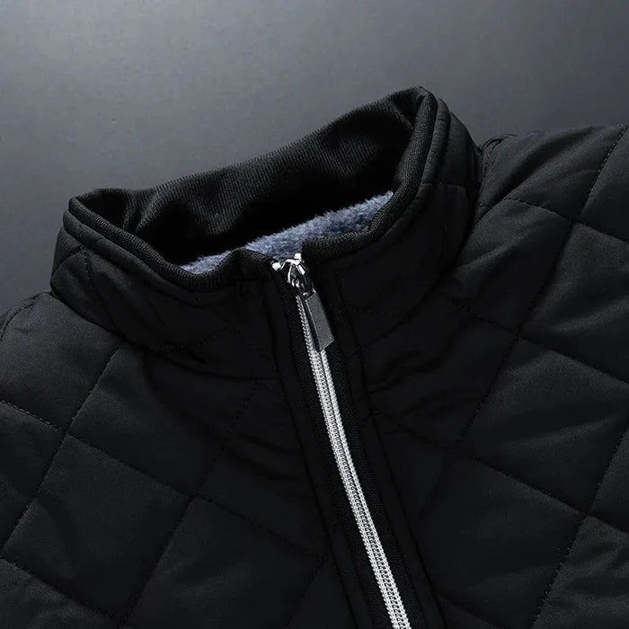 Jaqueta Masculina Raffenzi RZ051 com forro acolchoado, isolamento térmico e design sofisticado para conforto e estilo nos dias frios.