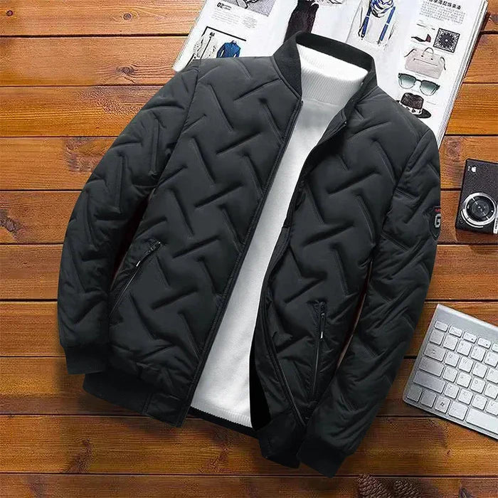 Jaqueta Masculina Raffenzi RZ060 com isolamento térmico, ajuste impecável e design versátil, ideal para conforto e estilo nos dias frios.