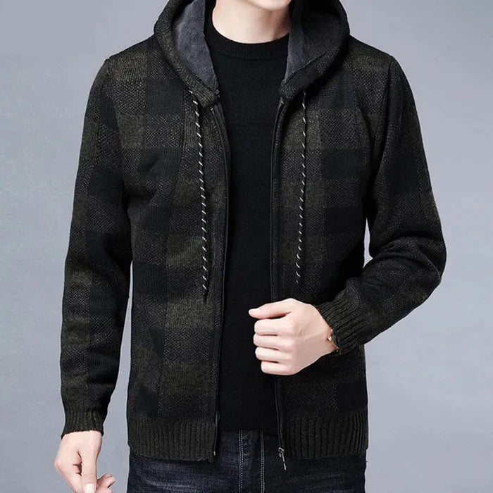 Jaqueta Masculina Xadrez Raffenzi RZ064 com isolamento eficiente, modelagem confortável e acabamento refinado para elegância e proteção nos dias frios.