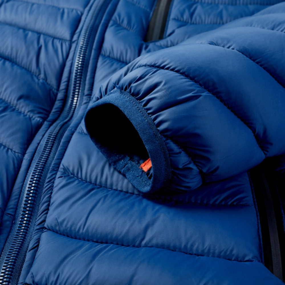 Jaqueta puffer masculina Raffenzi RZ012 com isolamento térmico para temperaturas de até -10°C, unindo conforto, estilo e inovação.