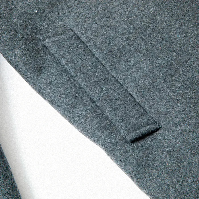 Sobretudo Raffenzi RZ121, design curto em lã SoftFleece®, perfeito para climas frios com conforto e sofisticação.