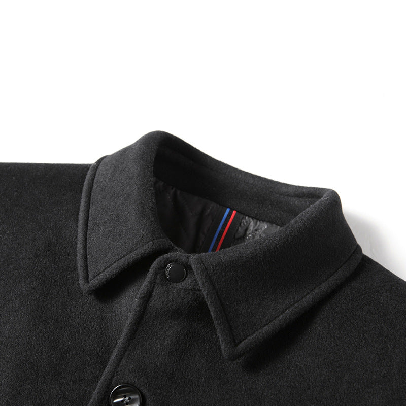 Sobretudo Raffenzi RZ128, design slim em lã com gola polo, perfeito para o inverno com sofisticação, conforto e praticidade.