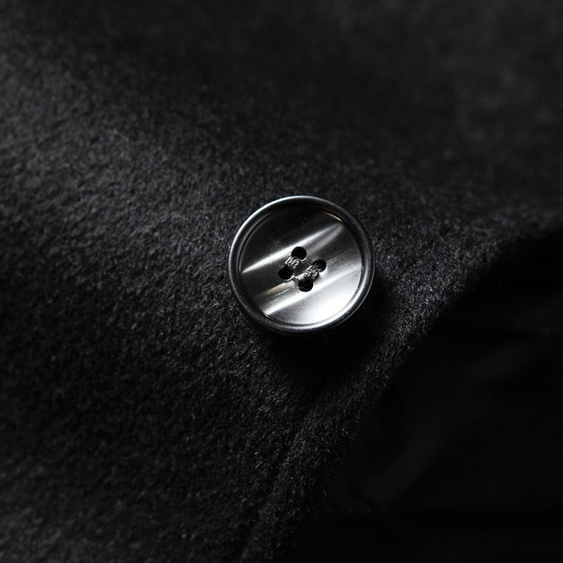 Sobretudo Raffenzi RZ128, design slim em lã com gola polo, perfeito para o inverno com sofisticação, conforto e praticidade.