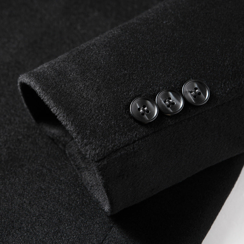 Sobretudo Raffenzi RZ128, design slim em lã com gola polo, perfeito para o inverno com sofisticação, conforto e praticidade.