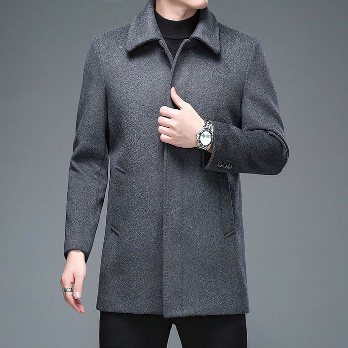 Sobretudo Raffenzi RZ123, design curto social em lã, ideal para eventos casuais ou formais com sofisticação e conforto.