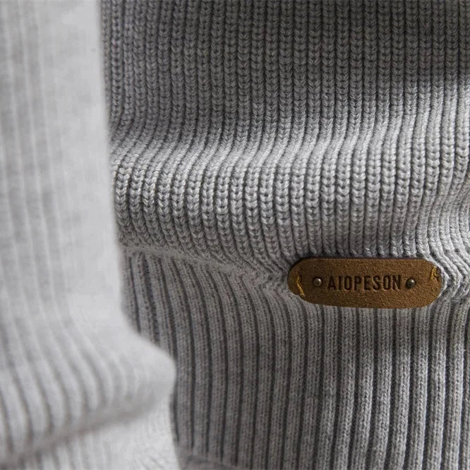 Suéter Raffenzi RZ134, design slim fit com gola V, perfeito para looks casuais ou formais com sofisticação, conforto e estilo em lã.