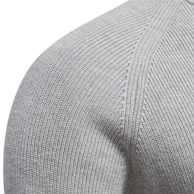 Suéter Raffenzi RZ134, design slim fit com gola V, perfeito para looks casuais ou formais com sofisticação, conforto e estilo em lã.