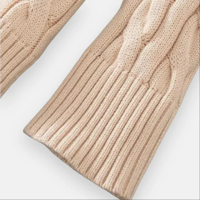 Suéter Raffenzi RZ132, design Old Money em tricot com meio zíper, perfeito para sobreposições elegantes com sofisticação e conforto.
