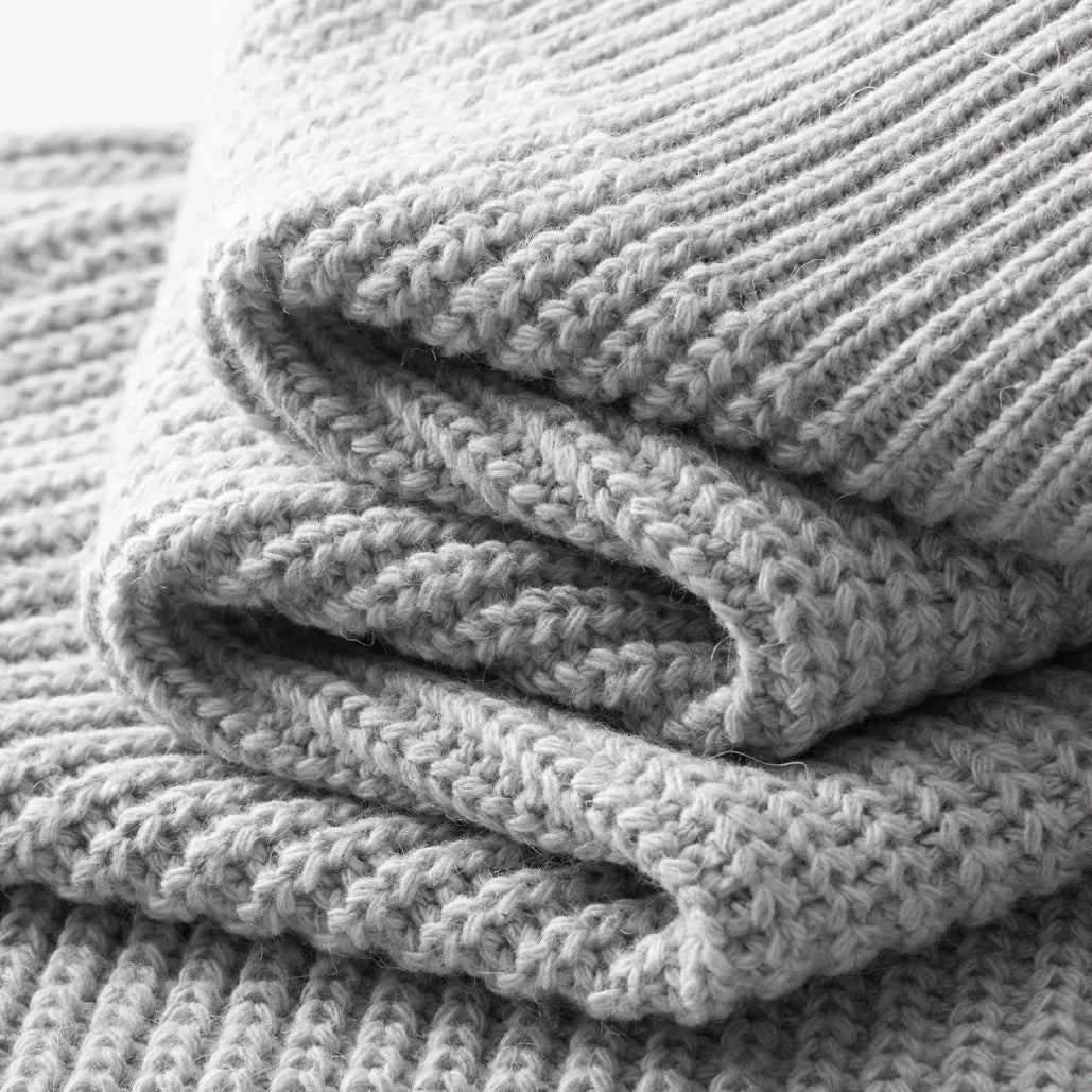 Suéter Raffenzi RZ133, design contemporâneo em tricot, perfeito para looks casuais ou elegantes com sofisticação e conforto.