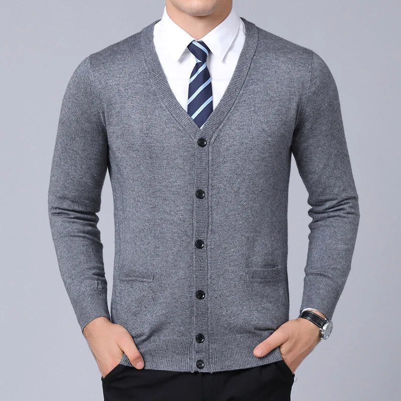 Suéter Raffenzi RZ137, design slim fit, perfeito para ocasiões casuais ou formais com sofisticação, conforto e resistência em lã.