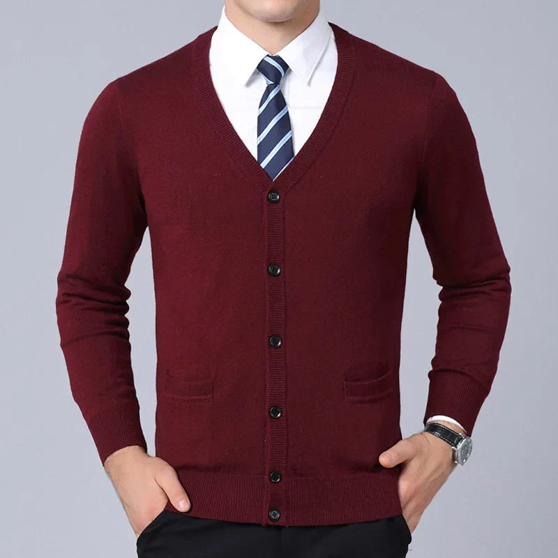Suéter Raffenzi RZ137, design slim fit, perfeito para ocasiões casuais ou formais com sofisticação, conforto e resistência em lã.