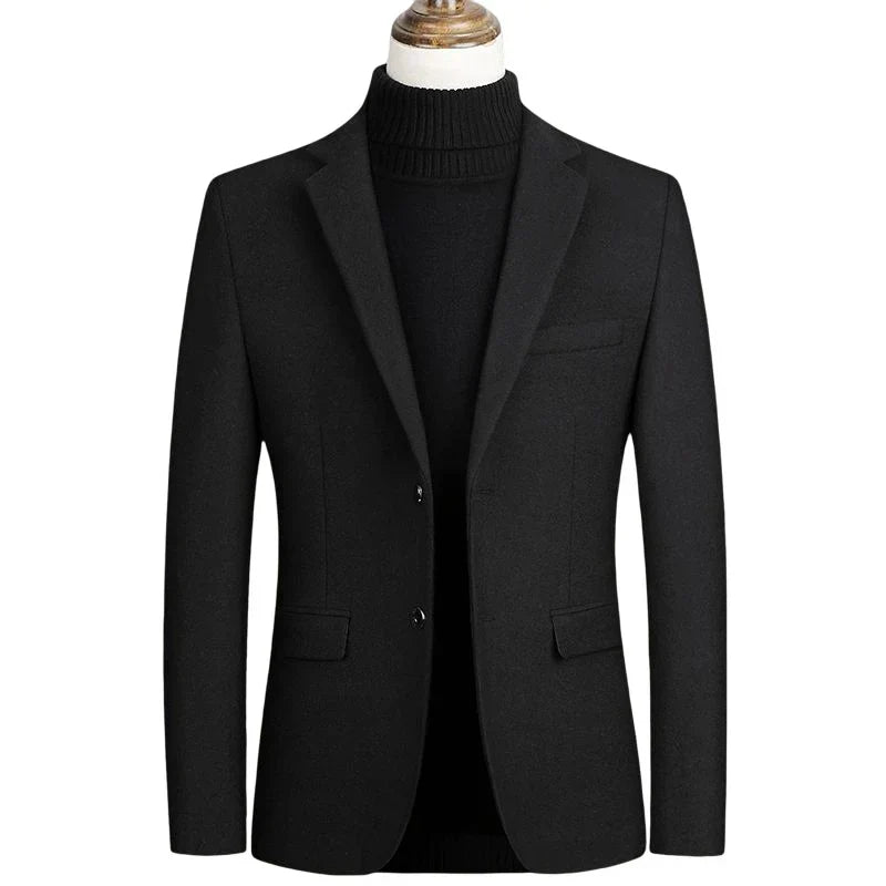 Blazer Masculino Raffenzi RZ107 com corte ajustado e tecido leve, ideal para um visual elegante em eventos formais e composições casuais.