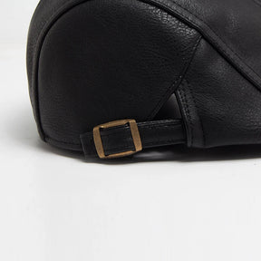 Boina masculina inglesa de couro Raffenzi RZ099 oferece estilo sofisticado, conforto e versatilidade para compor visuais modernos e elegantes.