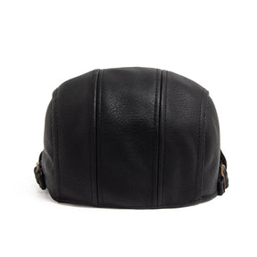 Boina masculina inglesa de couro Raffenzi RZ099 oferece estilo sofisticado, conforto e versatilidade para compor visuais modernos e elegantes.
