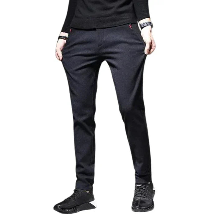 Calça Social Raffenzi RZ117 slim fit, design elegante, ideal para eventos formais e reuniões com sofisticação e conforto.