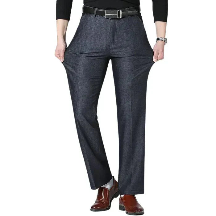 Calça Social Raffenzi RZ118 slim fit, design sofisticado, perfeita para eventos formais e reuniões com elegância e conforto.