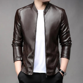 Jaqueta de couro masculina Raffenzi RZ090 sofisticada, resistente e versátil, ideal para quem busca elegância e conforto em qualquer ocasião.