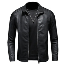 Jaqueta de couro masculina Raffenzi RZ087 com design robusto, proteção reforçada e acabamento refinado para motociclistas que valorizam estilo e segurança.