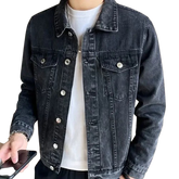 Jaqueta jeans masculina Raffenzi RZ080 com botões, design ajustado e visual moderno para homens que buscam estilo e conforto no dia a dia.