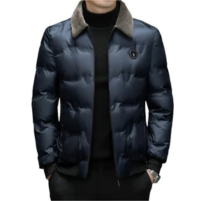 Jaqueta masculina Raffenzi RZ050 com enchimento em algodão, modelagem estruturada e isolamento térmico para dias frios.