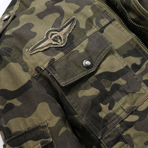 Jaqueta masculina camuflada Raffenzi RZ071, com forro térmico e design moderno para proteção e estilo em dias frios.