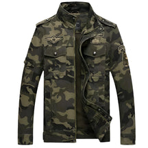 Jaqueta masculina camuflada Raffenzi RZ071, com forro térmico e design moderno para proteção e estilo em dias frios.